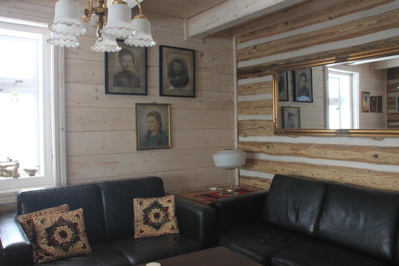 Utopia Dom Przy Winnicy Nowica Exteriör bild