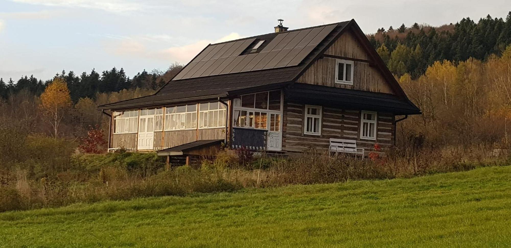 Utopia Dom Przy Winnicy Nowica Exteriör bild